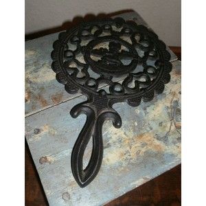 VTG 1952 Cast Iron 6"X9"ROUND Footed  AMISH DUTCH GIRL TRIVET Farmhouse Kitchen